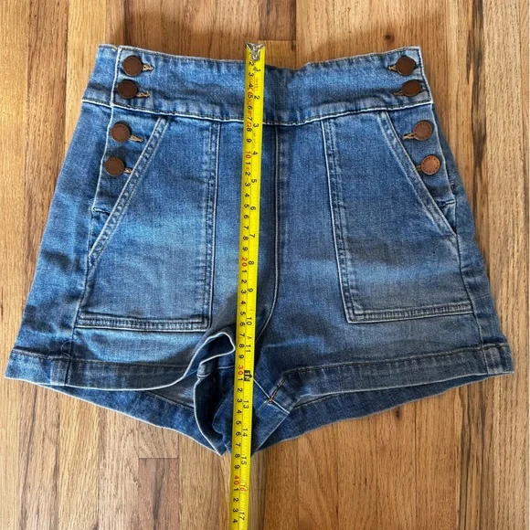 Alice + Olivia Denim Shorts - Picture 6 of 7